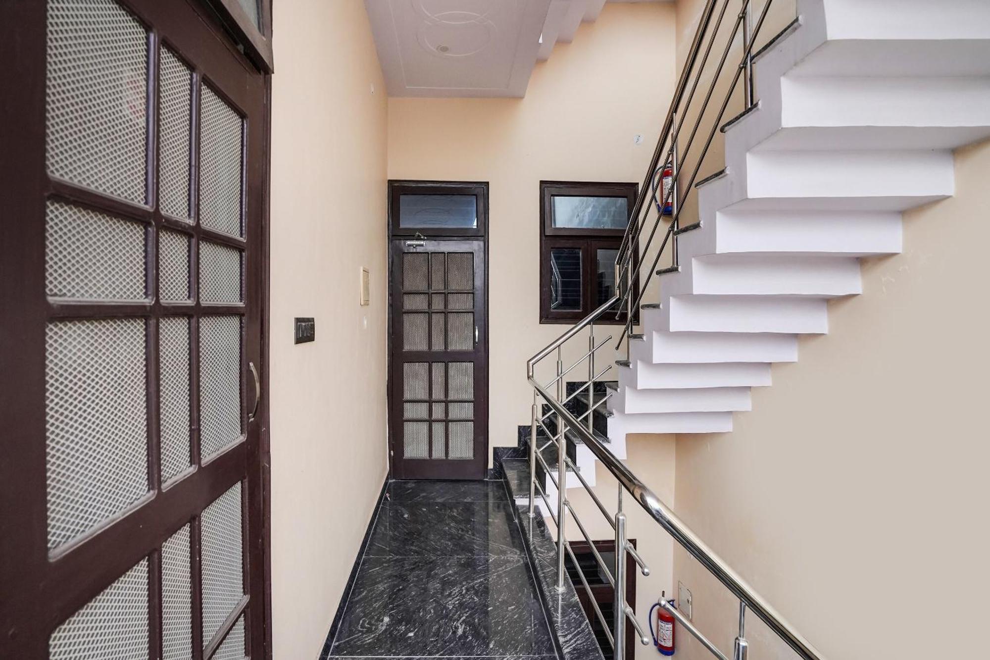 Hotel O Ayurma Inn Chinhat Buitenkant foto