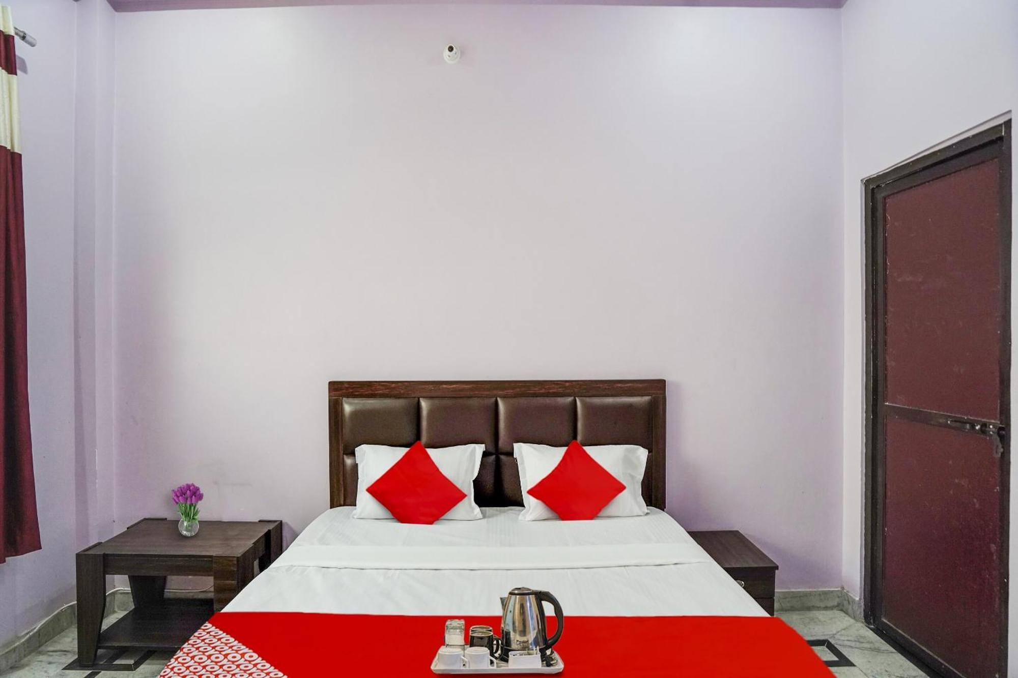 Hotel O Ayurma Inn Chinhat Buitenkant foto