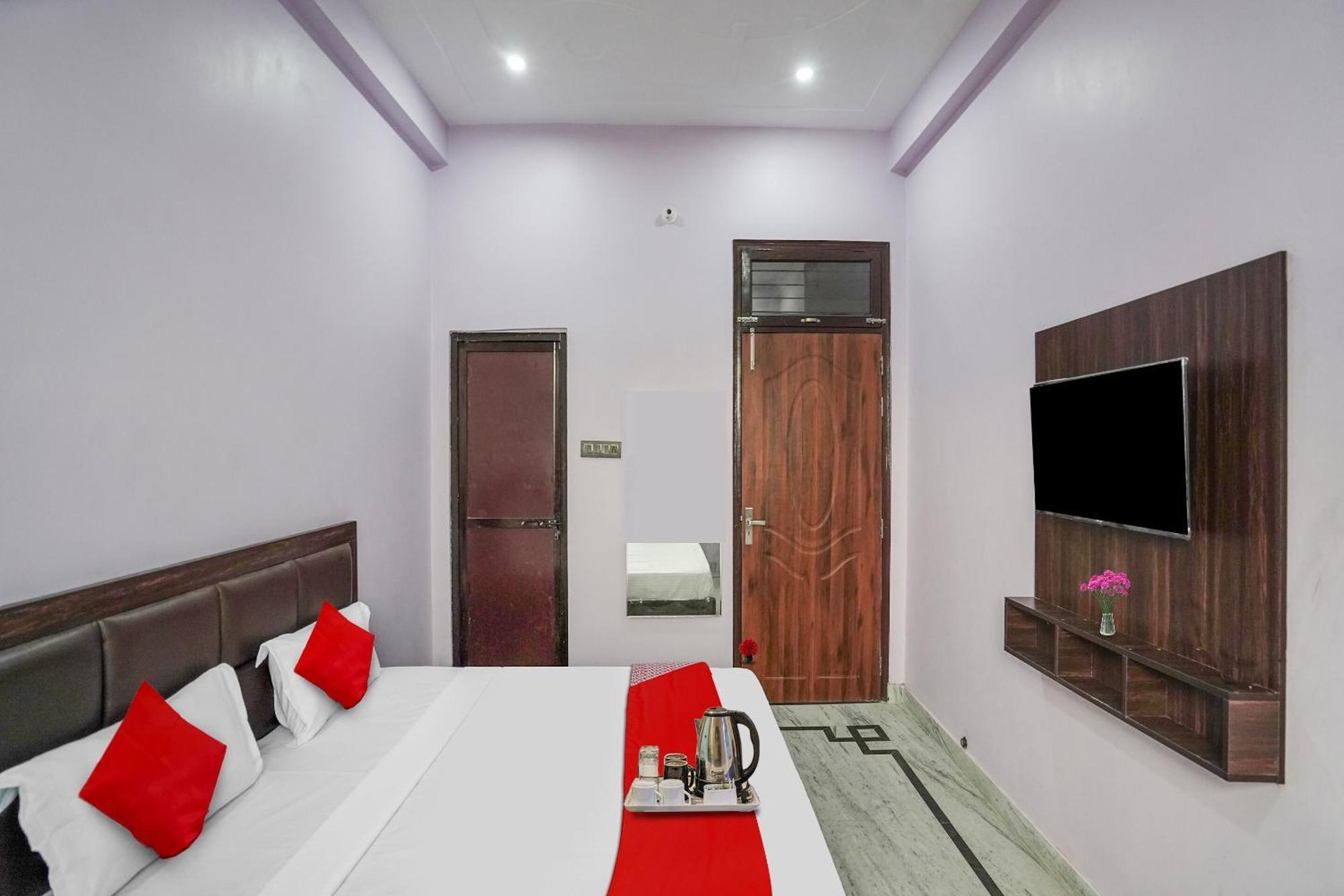 Hotel O Ayurma Inn Chinhat Buitenkant foto