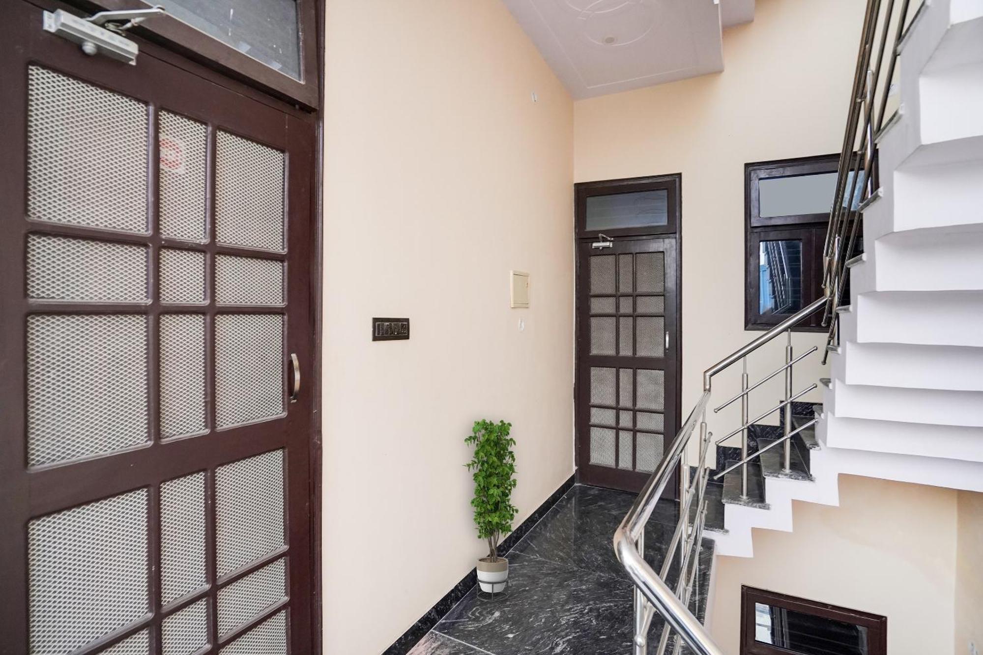 Hotel O Ayurma Inn Chinhat Buitenkant foto